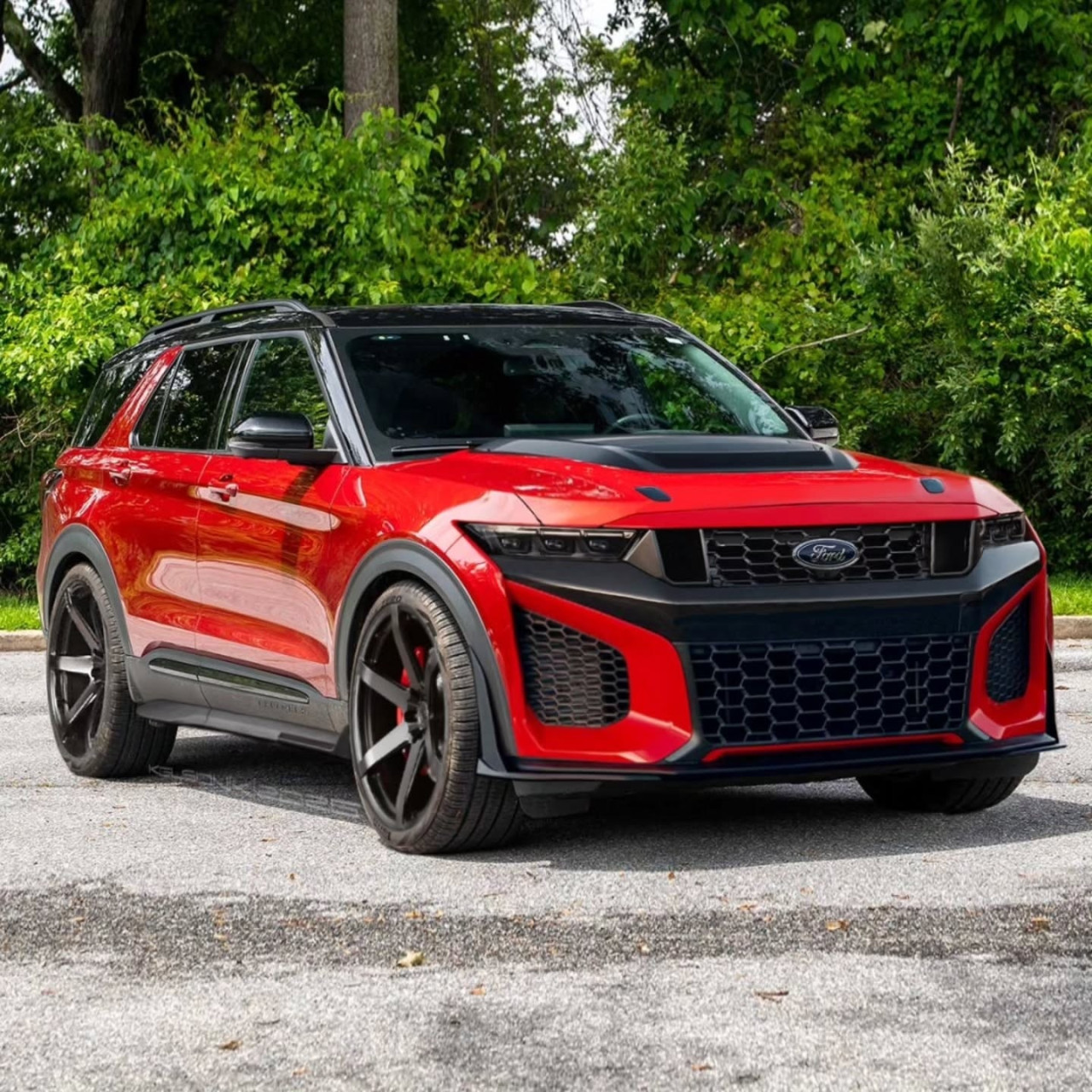 Ford Explorer ST става по-агресивен със Sinister Package
