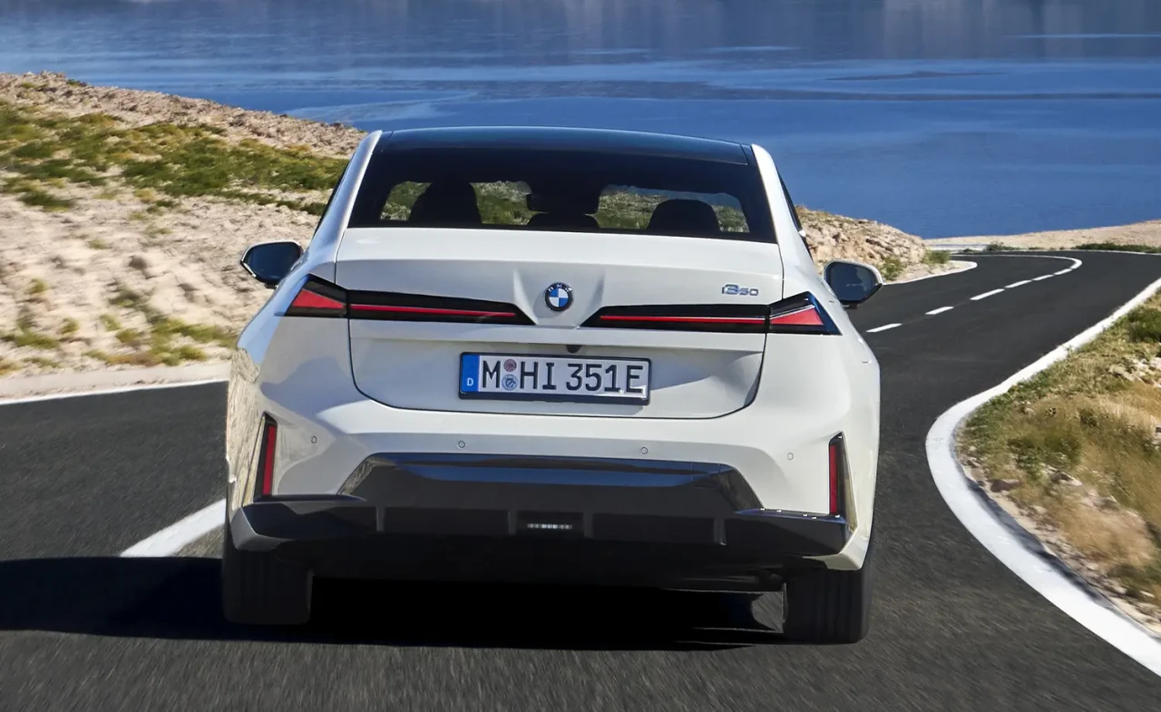 BMW i3 50 xDrive First Edition с 906 км пробег и поръчки