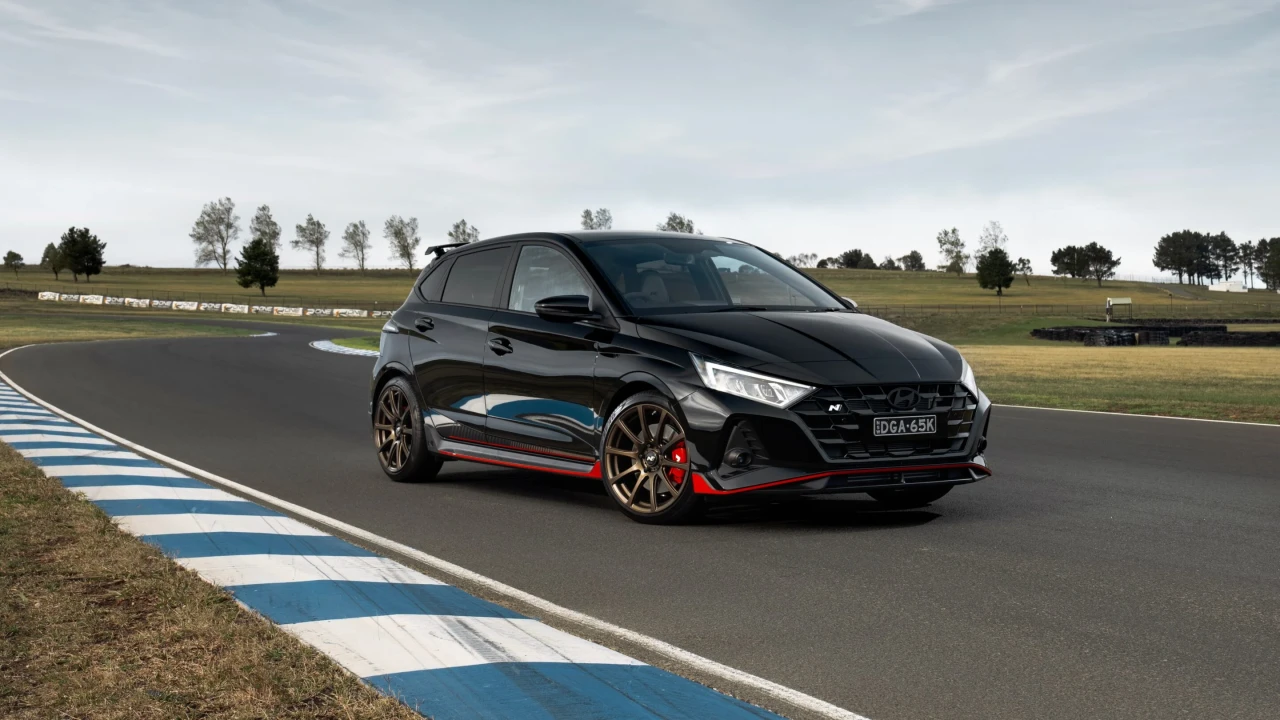 Hyundai изпраща легендарния i20 N със специална Shadow Edition