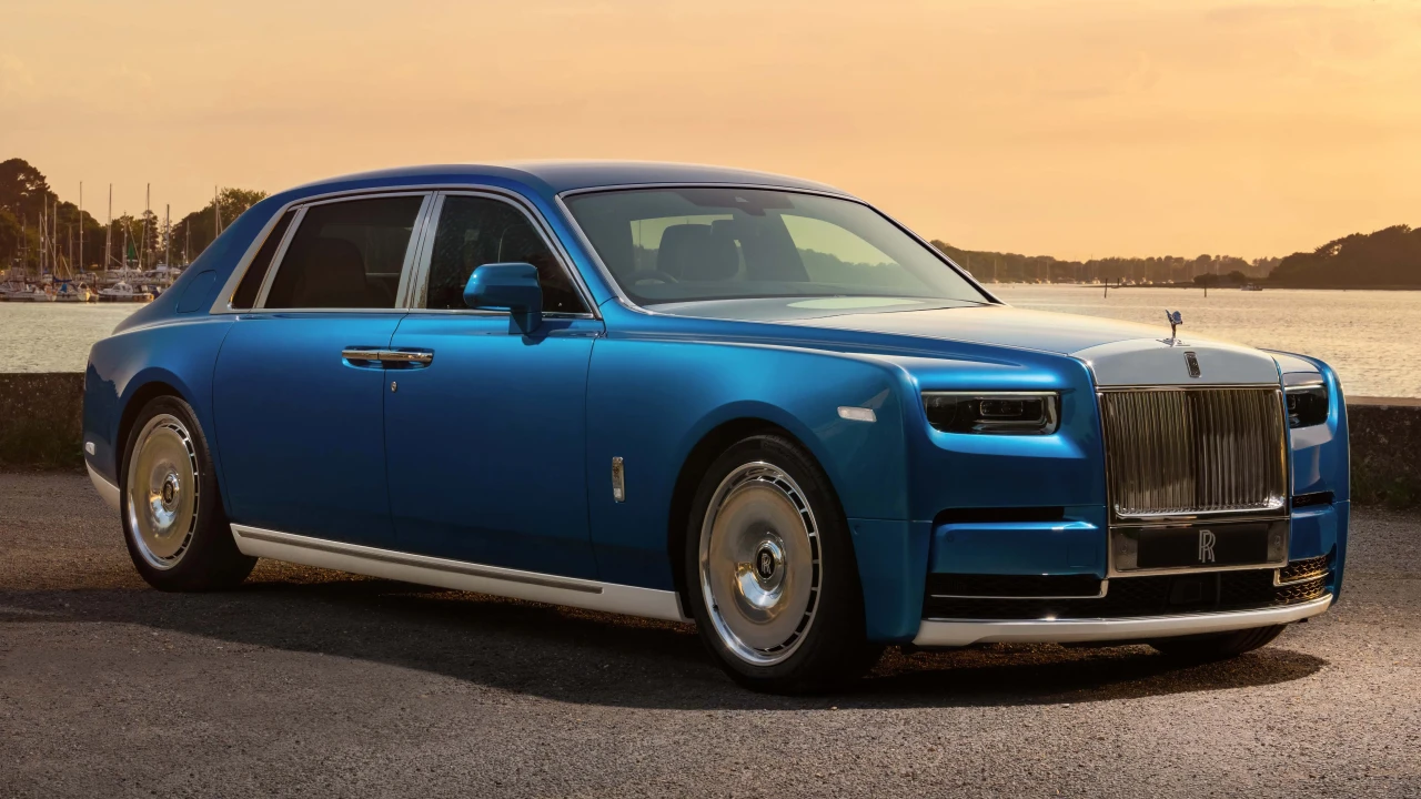 Морско вдъхновение на четири колела: Rolls-Royce Phantom Regatta превзема Goodwood