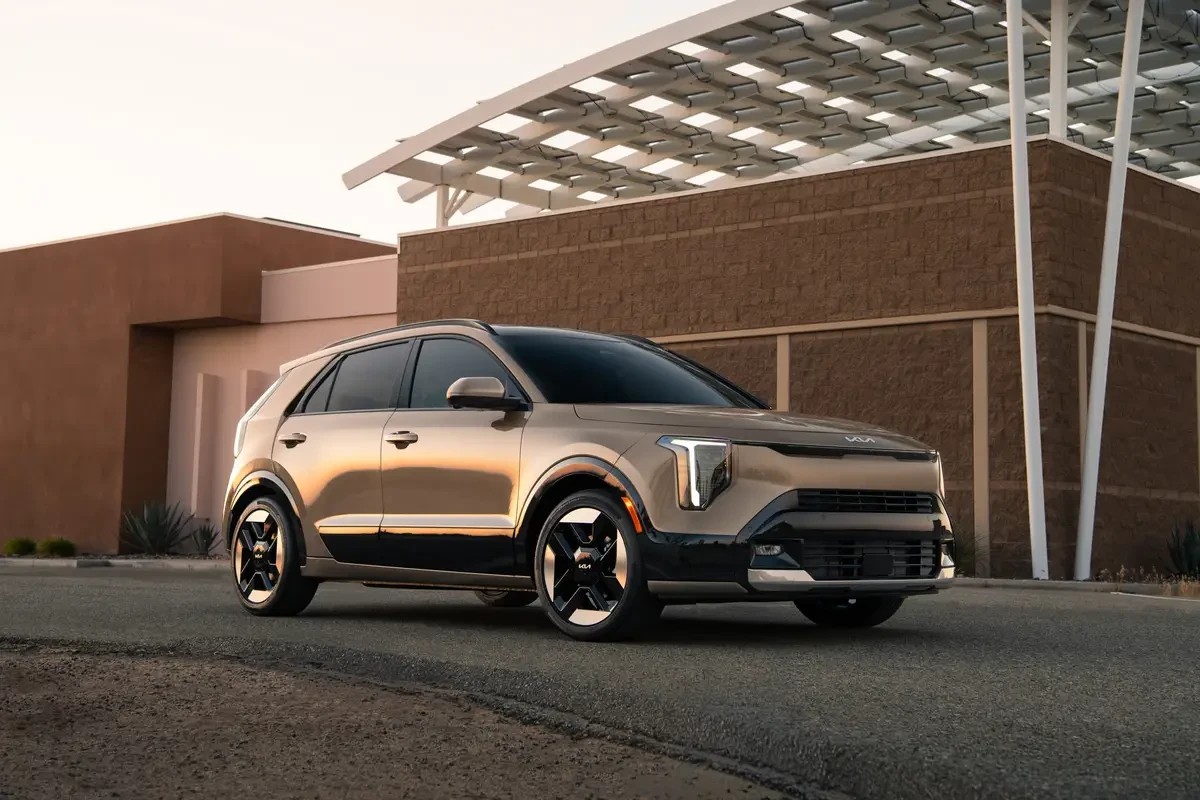 Kia Niro 2027: Дигитална еволюция за доказания кросоувър