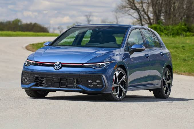 Volkswagen Golf GTI 2026 комбинира спорт и ниски разходи