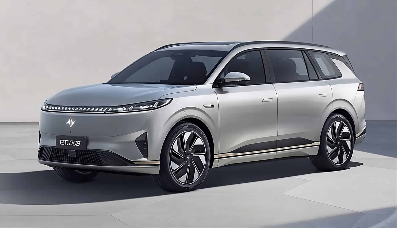 Dongfeng 008 идва с 6 места и до 636 км пробег