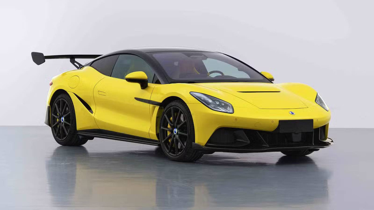 Denza Z: Китайският електро-звяр с 1 582 к.с. превзема „Goodwood“