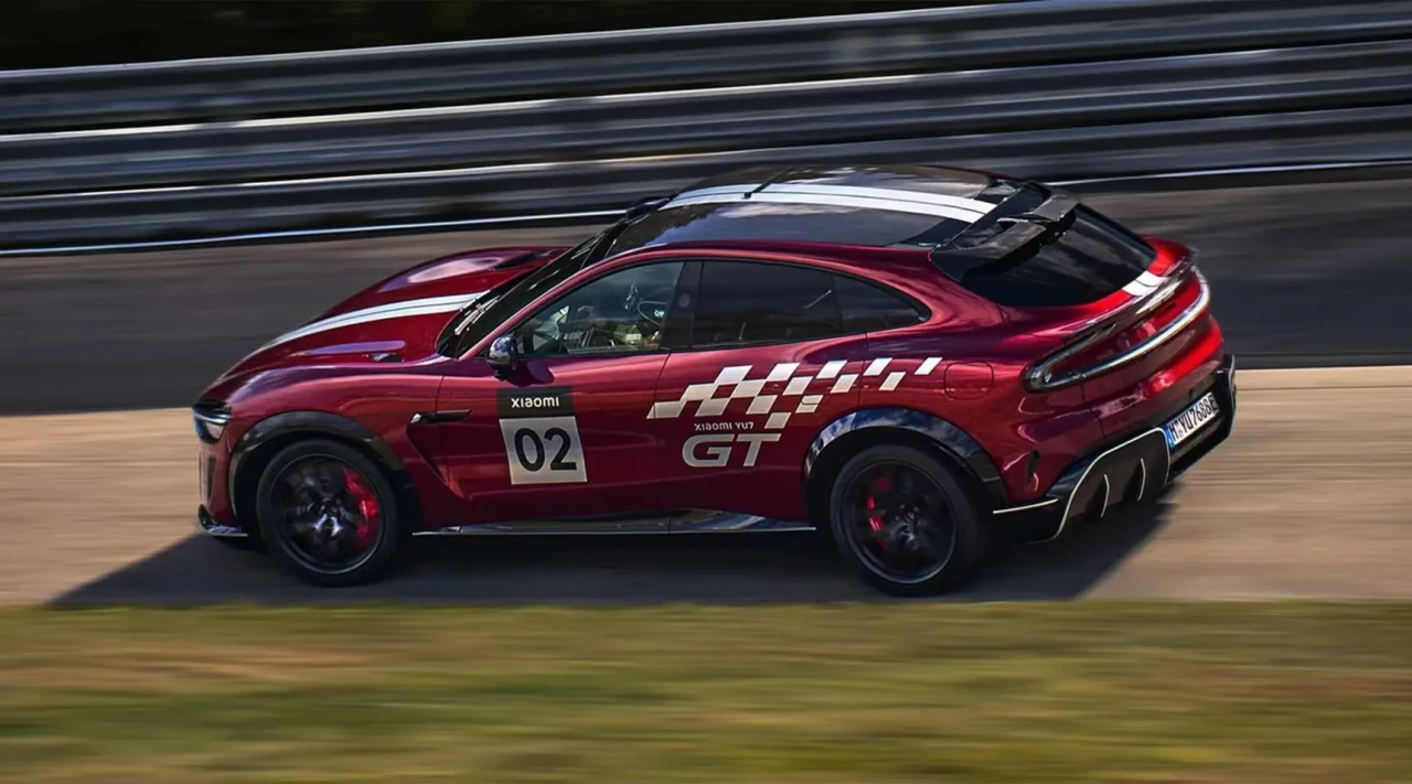 Xiaomi YU7 GT влезе в историята с автономна обиколка на Nürburgring