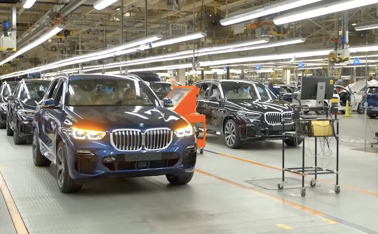 BMW в капан: „Призрачни“ модели X5, X6 и X7 се появяват в Русия