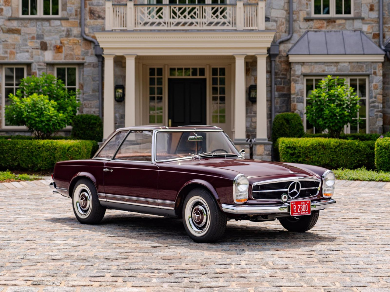 Mercedes-Benz SL W113: „Пагодата“, която промени правилата в света на спортните автомобили