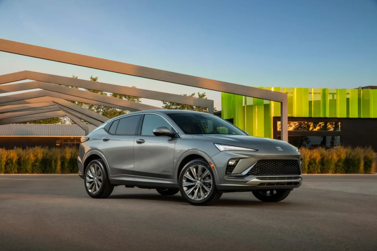 Премиум усещане за по-малко пари: Как Buick Envista Avenir атакува доминацията на Mazda CX-30