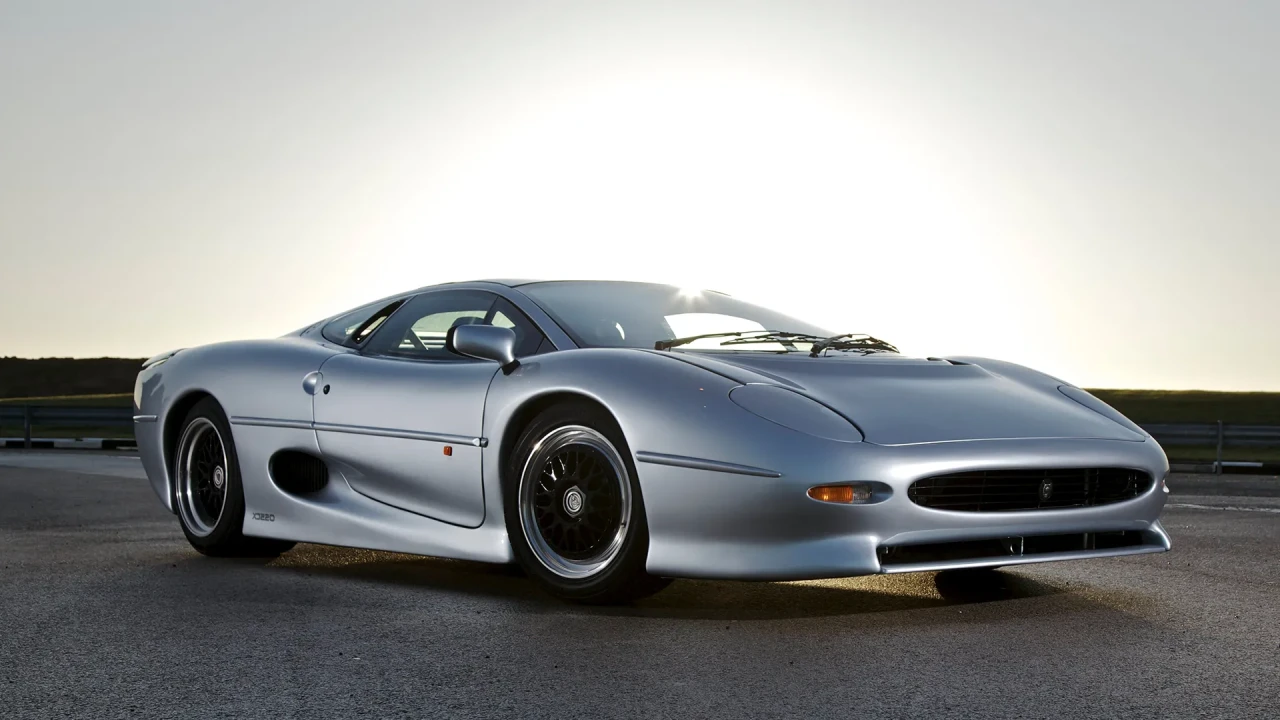 Jaguar XJ220 оглави най-емблематичните спортни модели на марката