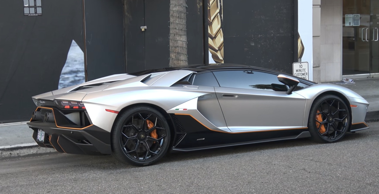 Lamborghini Aventador Ultimae Roadster в Бевърли Хилс