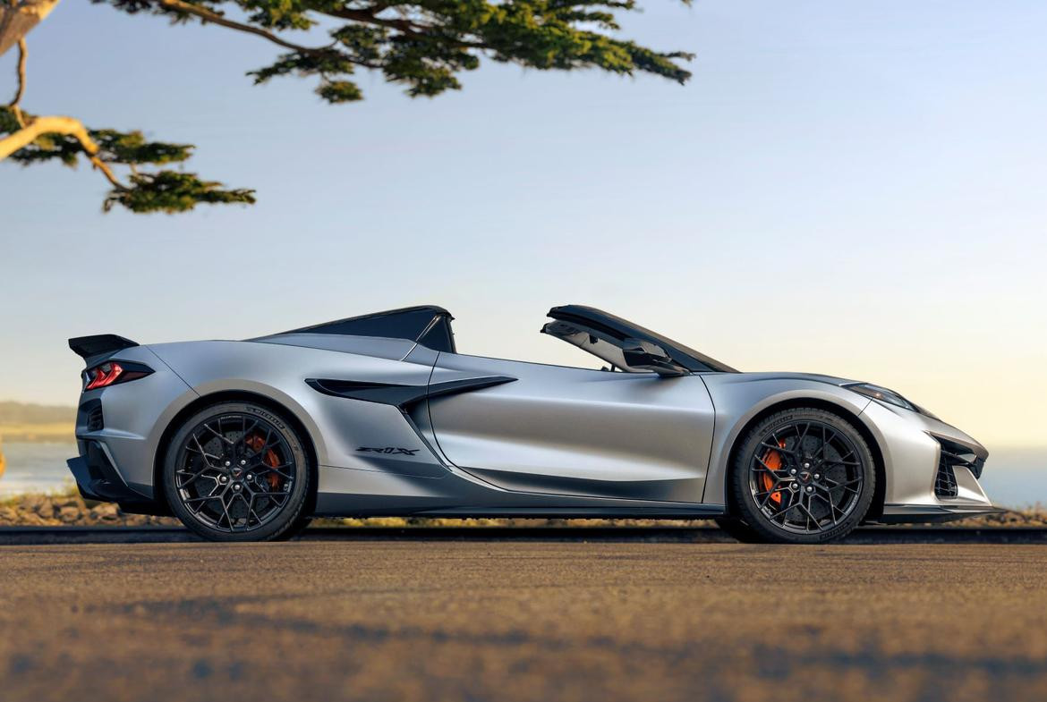 Chevrolet Corvette Stingray 2027: „Американската мечта“ вече влиза в клуба на 322 км/ч