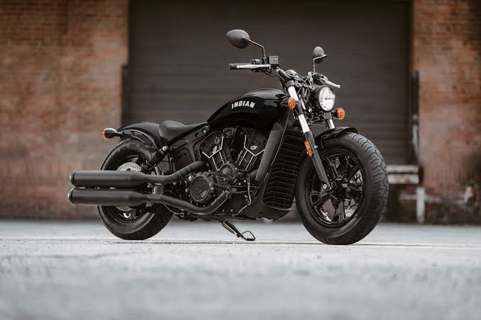 Indian Scout Sixty: Туринг свобода без излишното тегло на „багерите“