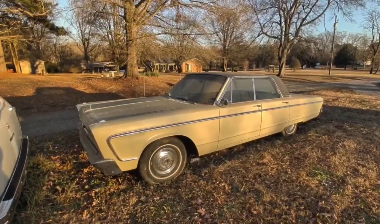 Сензационна находка: Ретро Plymouth Fury VIP от 1966 г. е открит непокътнат в стара плевня