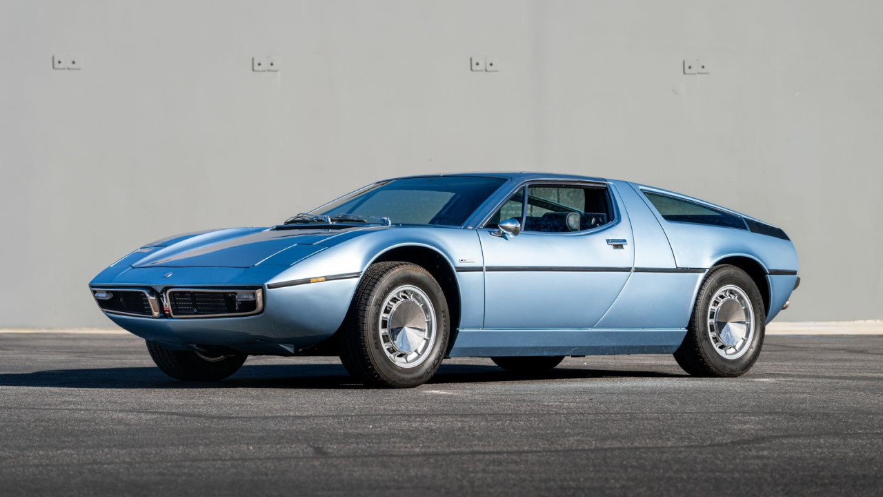 Maserati Bora на 55: Революционният „вятър“, който промени историята на Трезъбеца