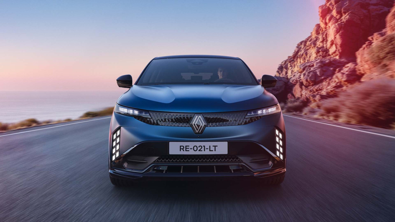Renault Megane E-Tech 2026 вече изминава до 500 км с едно зареждане