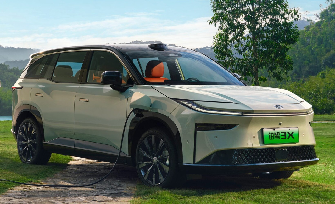Toyota в Китай: Продажбите се сриват, докато електрическата офанзива набира скорост