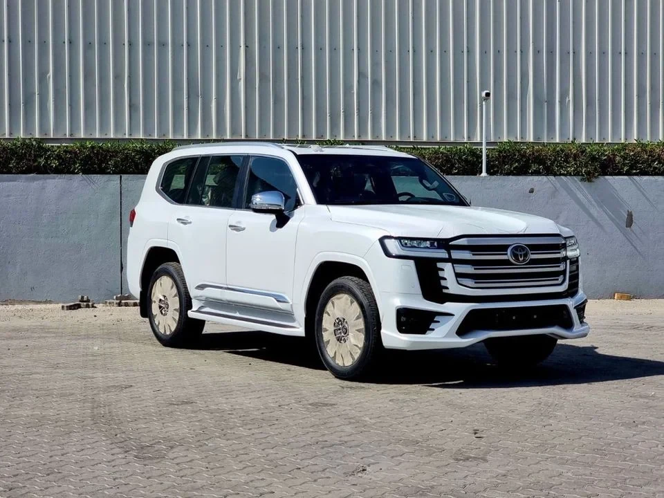 Toyota Land Cruiser 300 с нова визия? CGI проект показва версия за 2027 г.