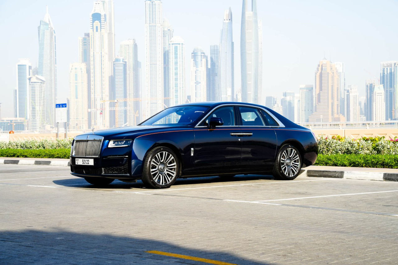 Rolls-Royce Ghost Savile Row показва лукс по мярка