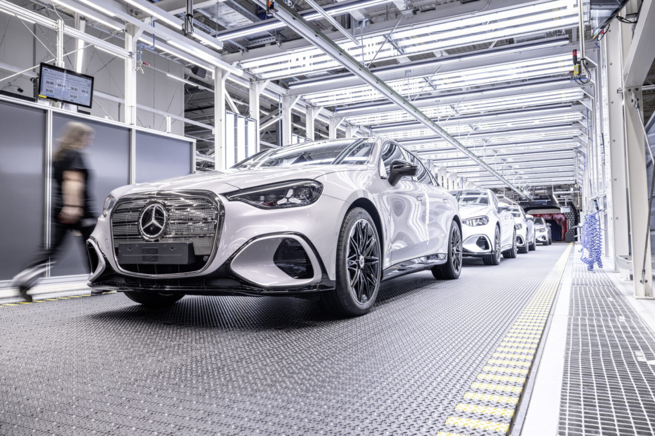Mercedes превръща завода в Унгария в бастион на електрическата мобилност