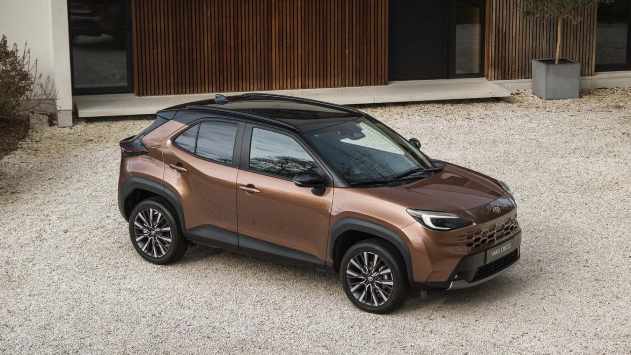 Toyota Yaris Cross 2026 поскъпва с обновения дизайн