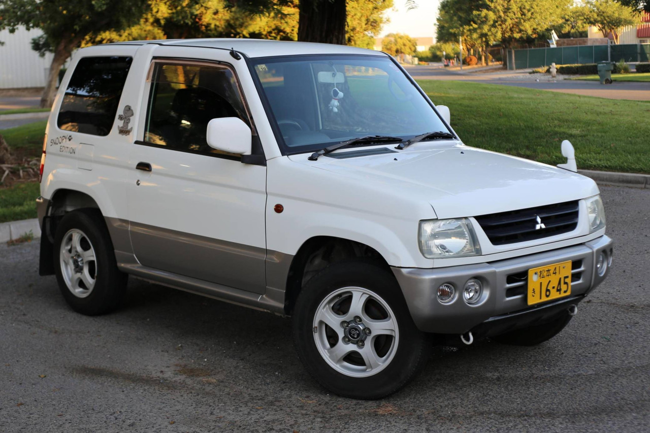 Японска екзотика в САЩ: Mitsubishi Pajero Mini Snoopy Edition разпали колекционерския интерес