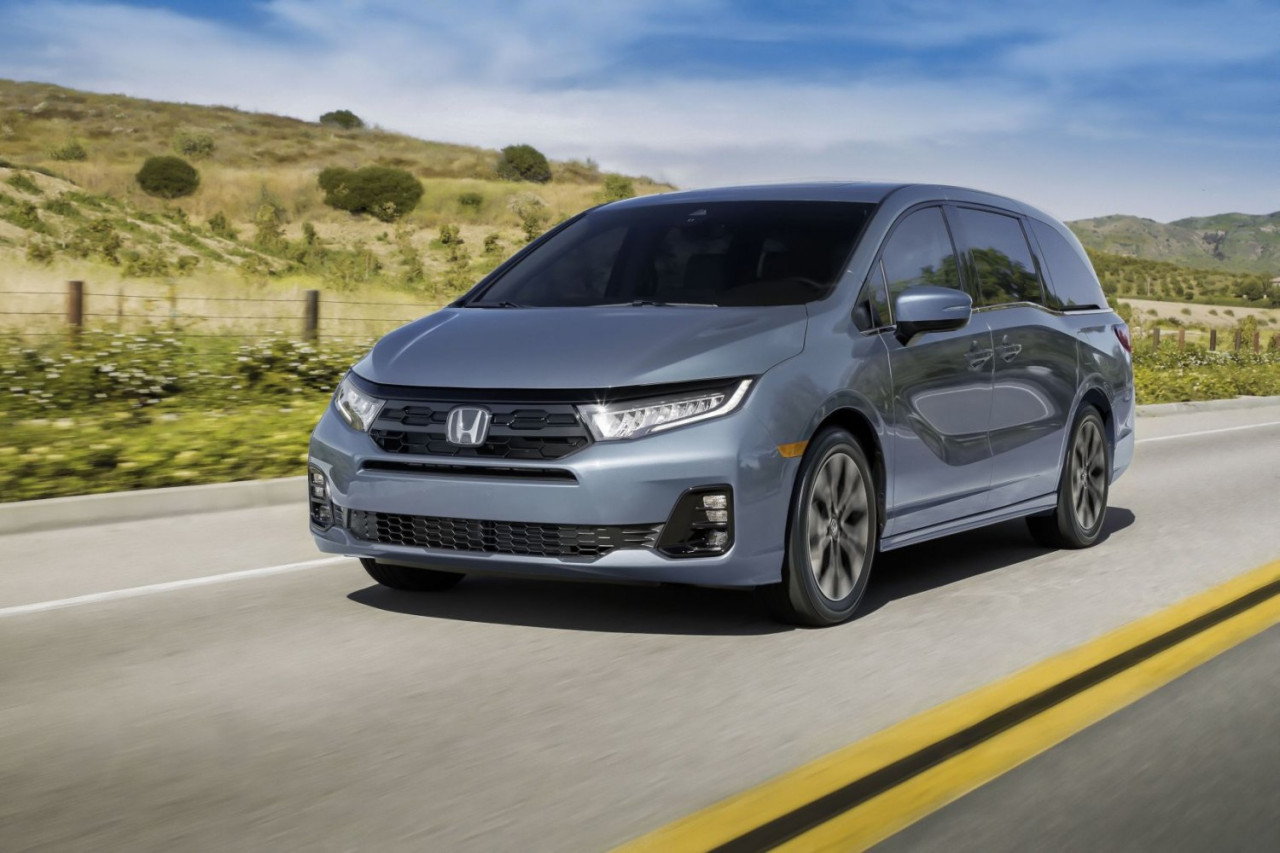 Honda Odyssey с изтегляне заради проблем със задната камера