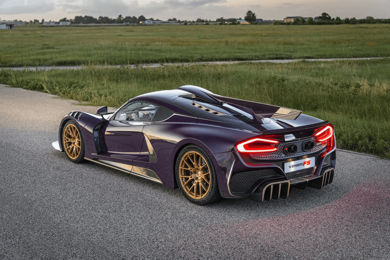Hennessey Venom F5-M: Аналогов звяр с 2 059 к.с. и ръчна скоростна кутия