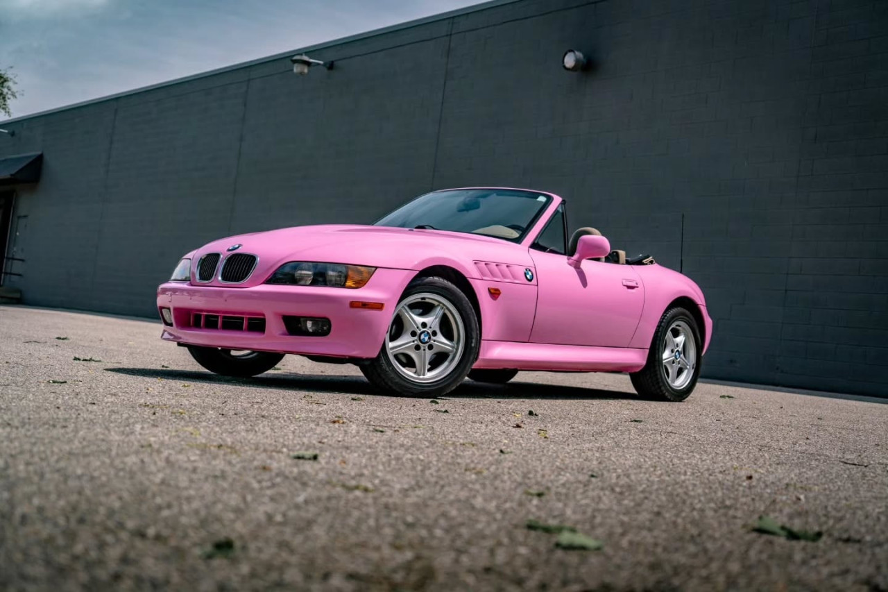 BMW Z3 от „Christy“ се продава с подпис на Sydney Sweeney