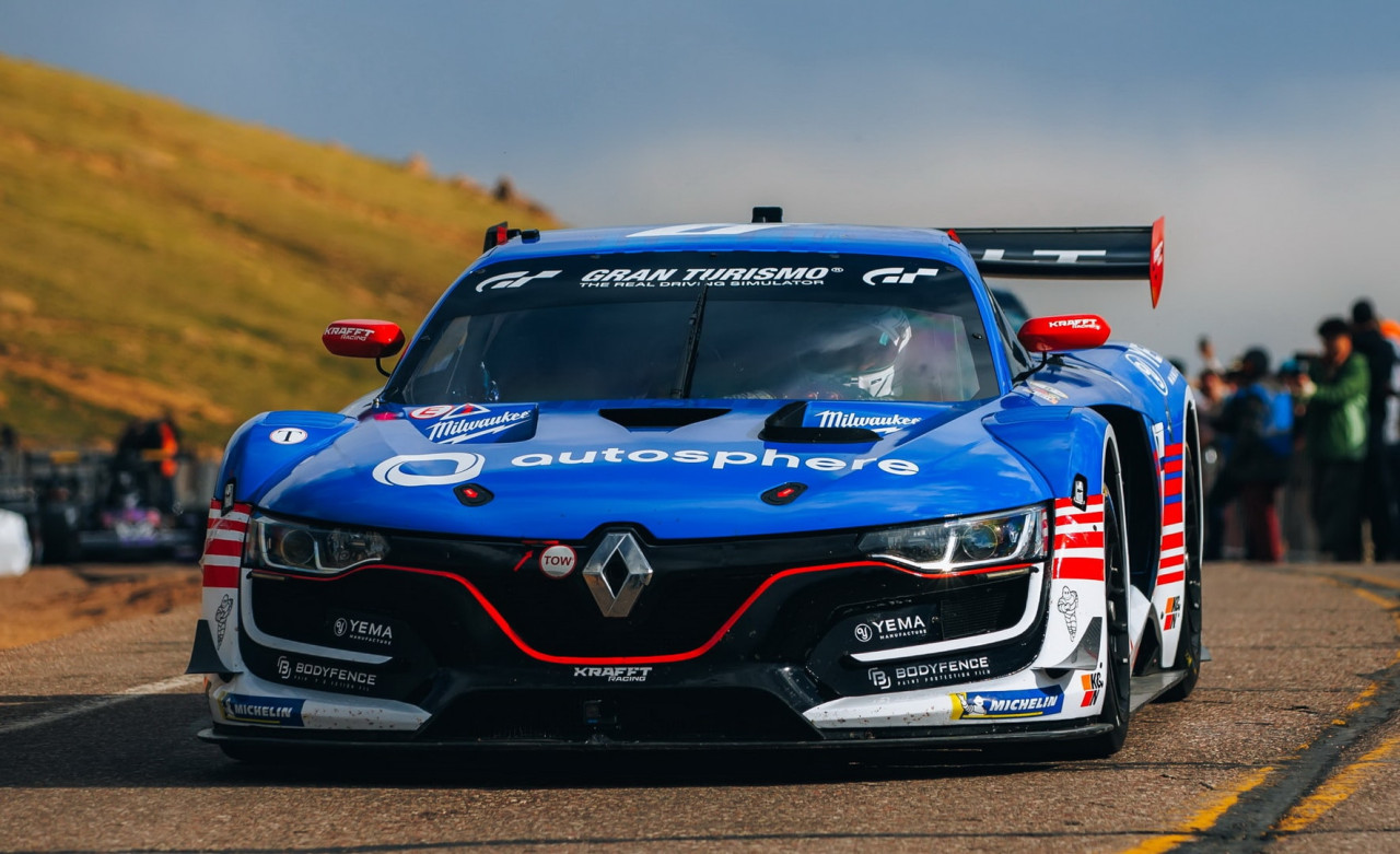 Renault Sport R.S. 01: От облаците на Pikes Peak до легендарното трасе в Goodwood
