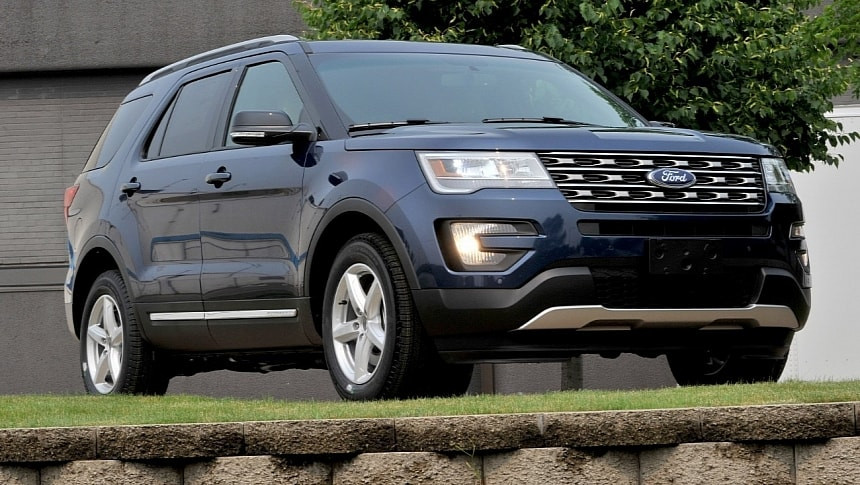 Ford принудително изтегля близо 300 000 броя Explorer заради опасни покривни релси