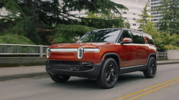 Rivian R2 и ерата на AI-defined автомобилите: Когато колата започне да „мисли“ сама