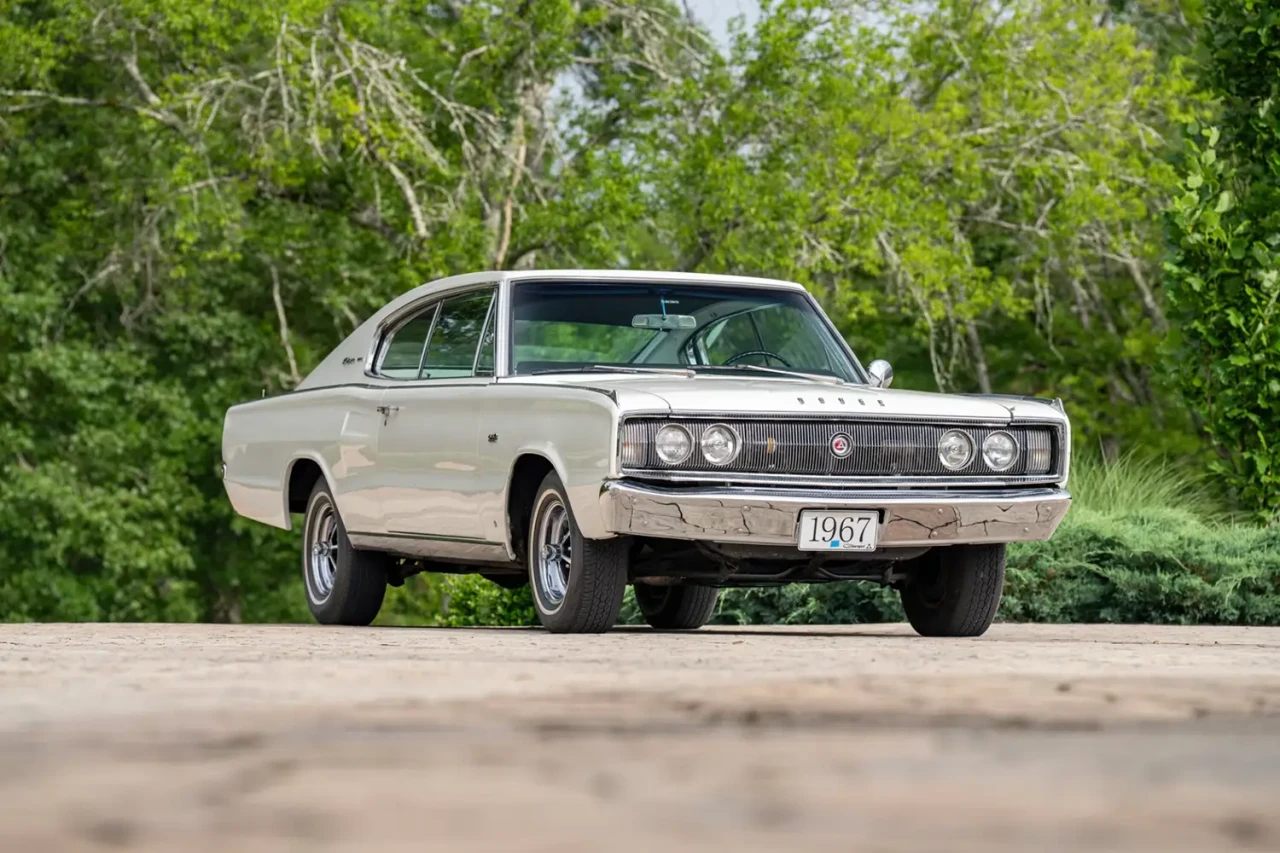 Рядък Dodge Charger Hemi 1967 търси нов собственик за $95 000