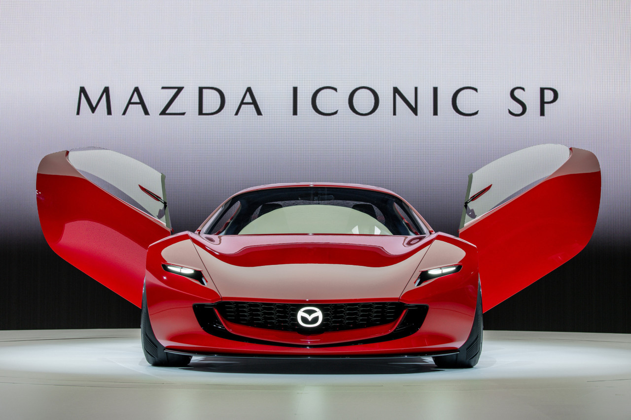 Mazda патентова нов спортен кабриолет: Завръщане на легендата или бъдеща революция?