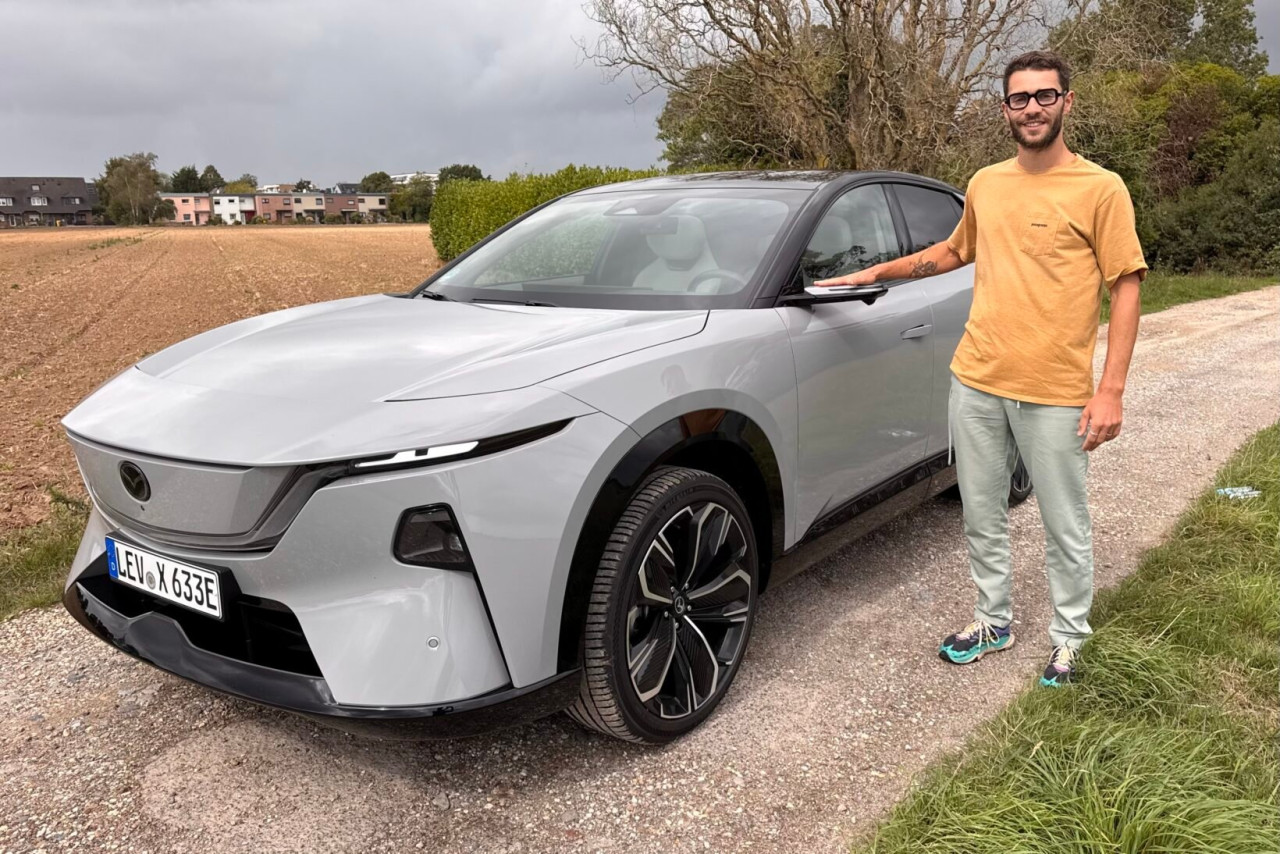 Mazda CX-6e идва в Европа с 484 км пробег и 195 kW бързо зареждане
