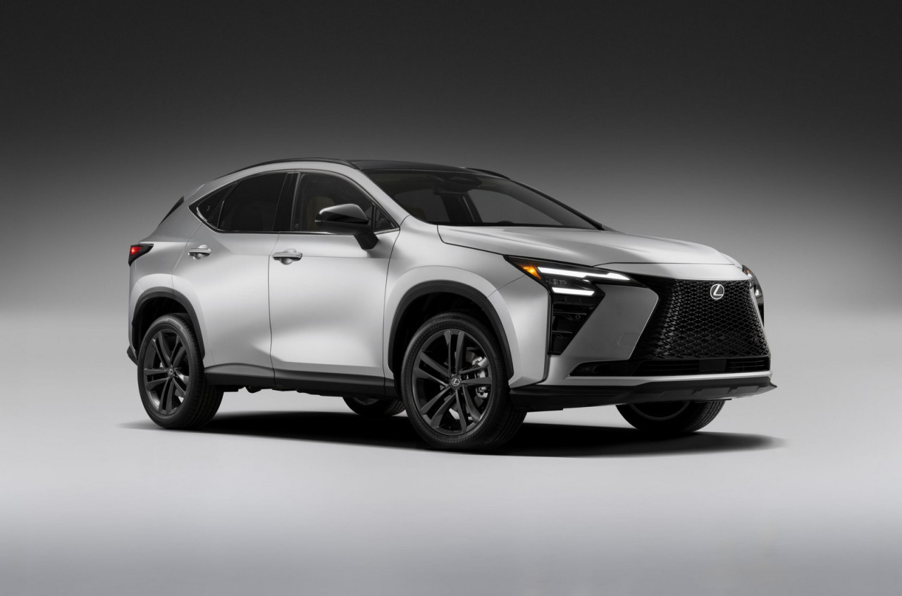 Lexus NX 450h+ (2027): Голямото завръщане с 100 км ток и настройка от Нюрбургринг