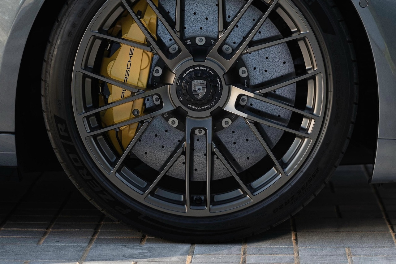 Гумени иновации: Pirelli P Zero R обува новите звярове на Porsche и Audi