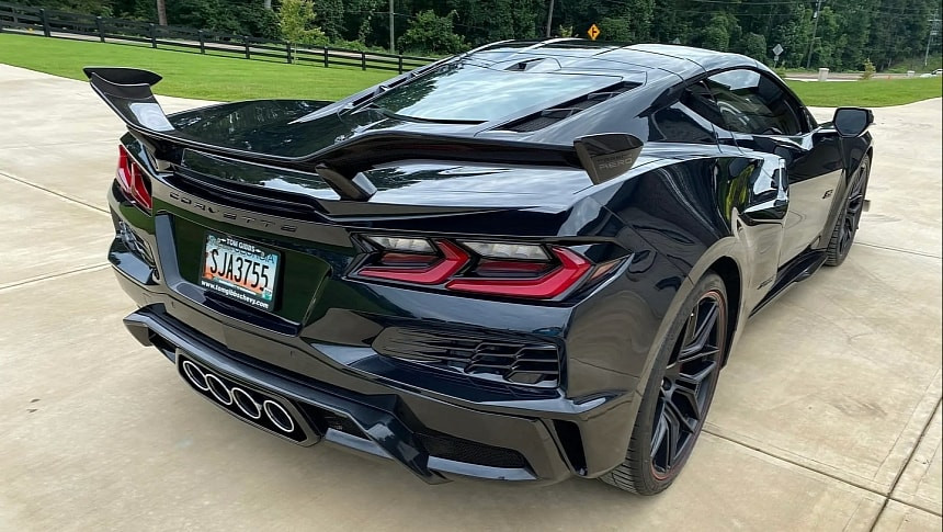 Chevrolet Corvette Z06 2023: Когато вторичният пазар приземява юбилейните амбиции