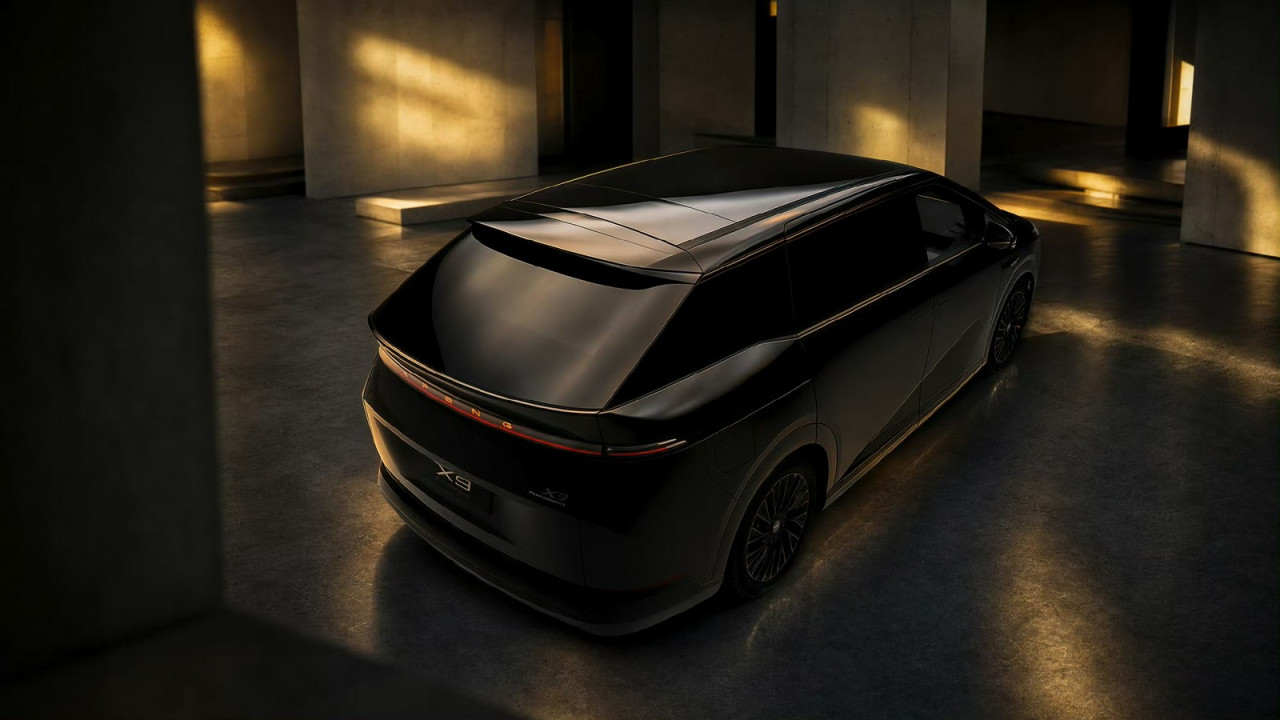 Тъмен рицар на пътя: XPeng X9 Black Knight Edition пренаписва правилата за луксозните ванове