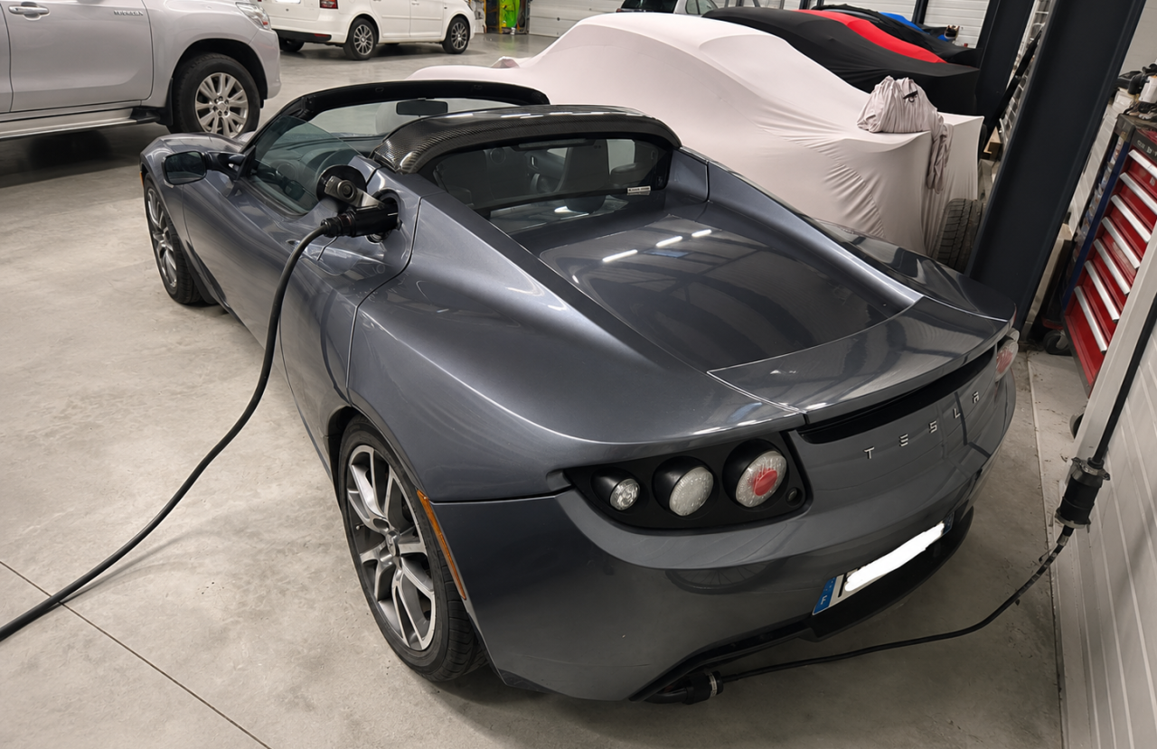 Оригиналният Tesla Roadster на пазара: Пет години с пионера на електромобилите