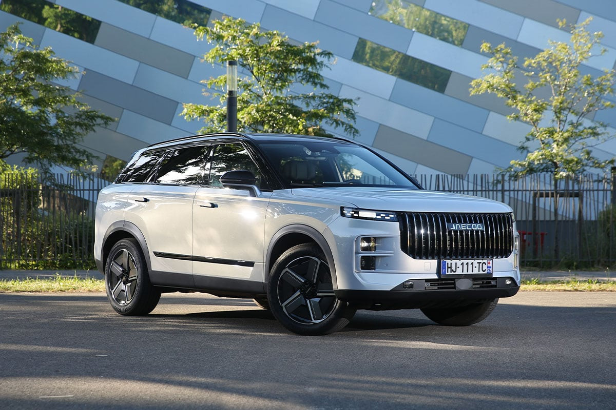Нов играч с агресивна цена: Как Jaecoo 7 SHS-H разбърква картите при хибридните SUV модели