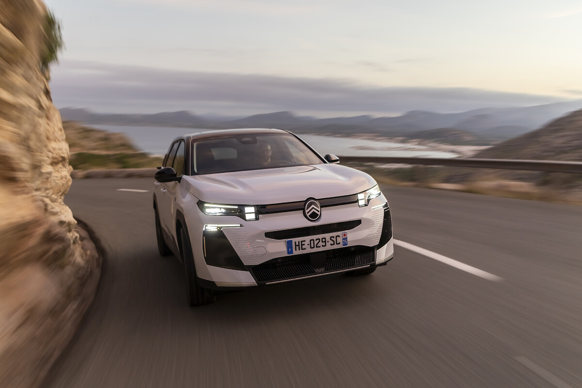Семеен комфорт без компромис: Второто поколение Citroën ë-C5 Aircross дебютира с пробег до 680 км