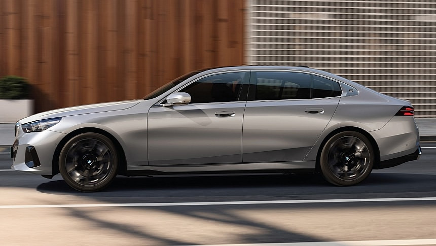 BMW i5 Long Wheelbase стартира поръчки в Индия: Електрическият флагман заема нишата под луксозната Серия 7
