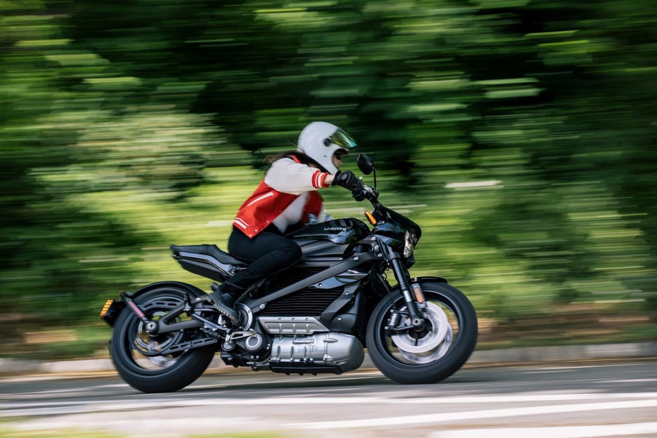 Аудио парадоксът на две колела: Как LiveWire и Yamaha връщат звука в електрическите мотори
