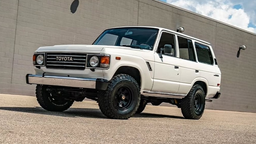 Истинска офроуд класика: 1985 Toyota Land Cruiser доказва, че пробегът е само цифра