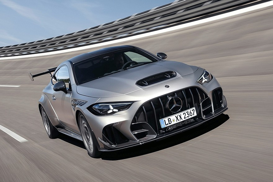 Завръщането на краля: Mercedes-AMG CLE 646 Spezialanfertigung възражда V8 легендите с 646 конски сили