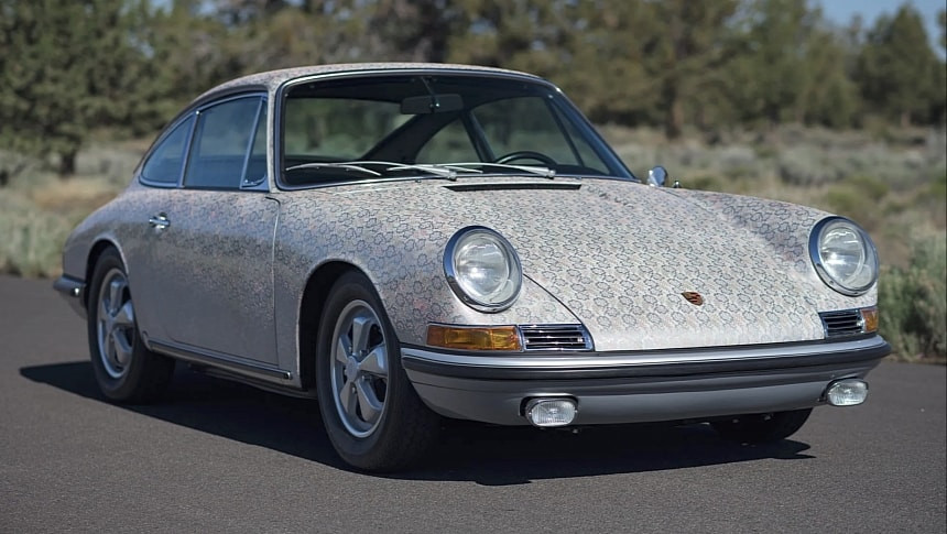 Емоция за четвърт милион: Художничка си откупи уникалното Porsche 911 S, за да го спаси от пребоядисване