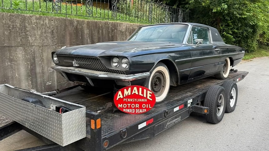 Истински гаражен удар: 1966 Ford Thunderbird Town Landau, спасен само за 1 100 долара