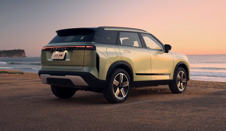 Електрифициран флагман и нови ценови ходове: Jaecoo J7 MY2027 атакува австралийския пазар с AWD хибрид и до 100 км ток