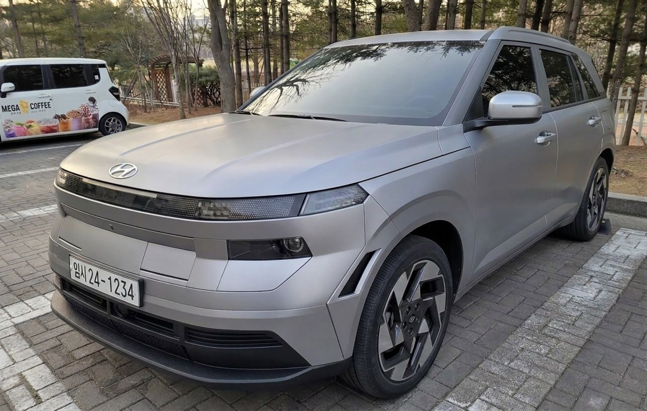 Нова ера на пътя: Следващото поколение Hyundai Kona (2027) захвърля камуфлажа и залага на радикален дизайн