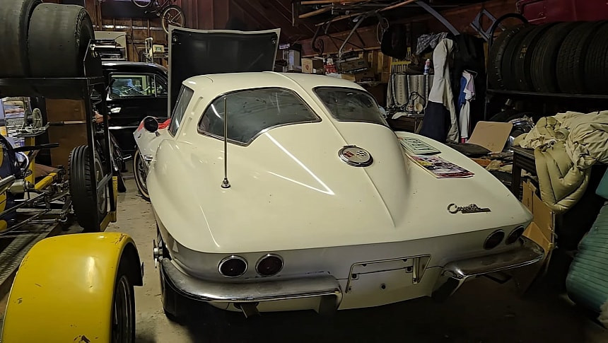 Капсула на времето: Уникален Chevrolet Corvette Stingray от 1963 г. с разделено стъкло и изключително рядък климатик